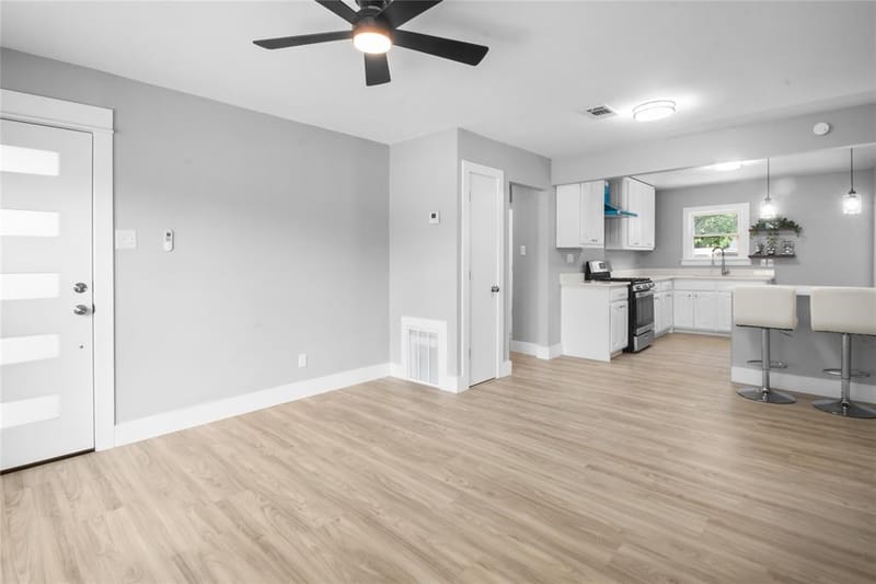 5624 S Hampshire Boulevard, Fort Worth TX 76112 - Photo 6