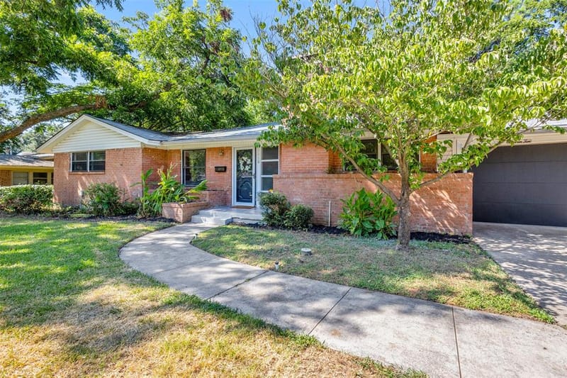 1110 Western Boulevard, Arlington TX 76013 - Photo 2