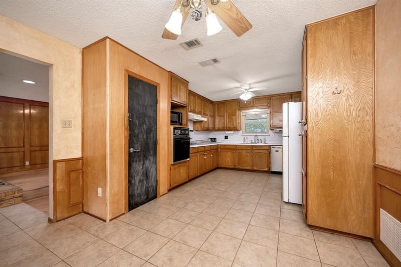 408 Chimney Hill Circle, Mansfield TX 76063 - Photo 2