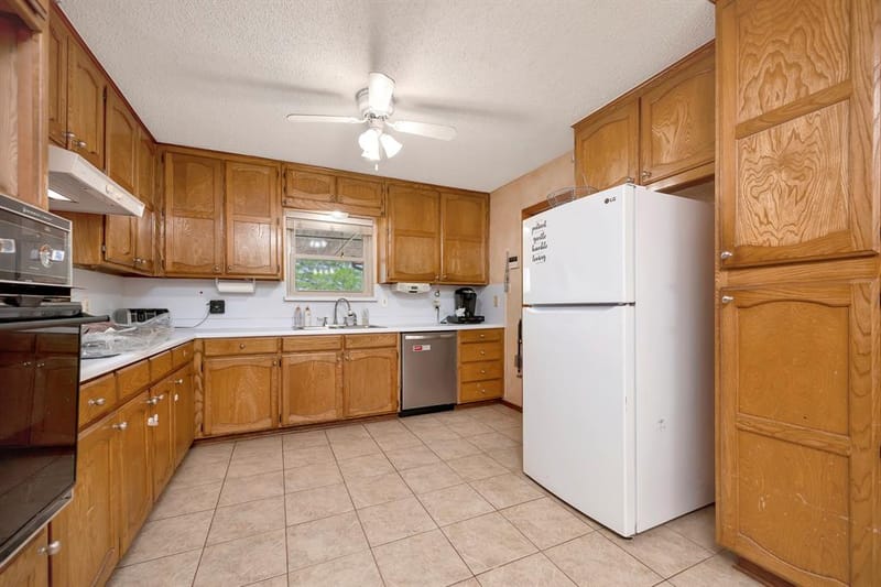 408 Chimney Hill Circle, Mansfield TX 76063 - Photo 4
