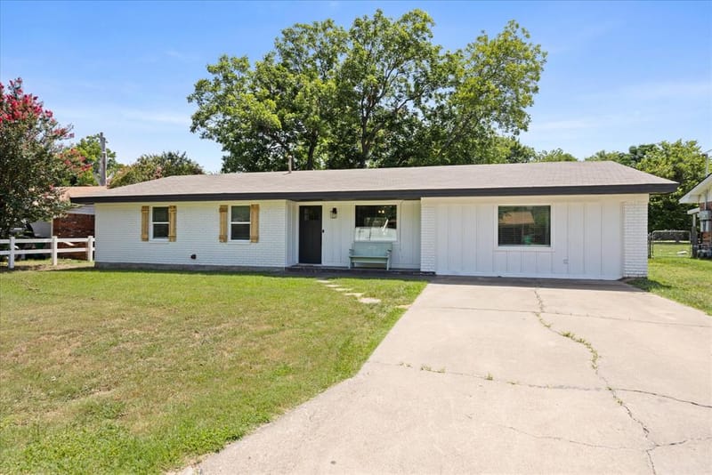 270 Barker Street, Stephenville TX 76401 - Photo 2