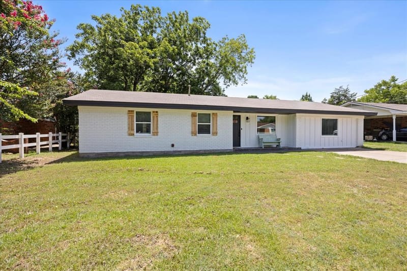 270 Barker Street, Stephenville TX 76401 - Photo 3