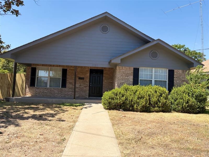 2025 Lyle Avenue, Waco TX 76708 - Photo 2