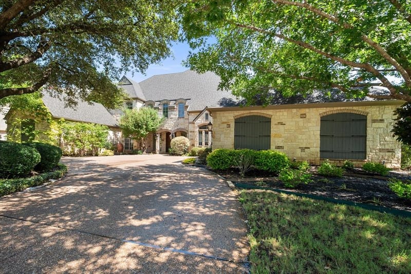 1019 Walnut Falls Circle, Mansfield TX 76063 - Photo 2