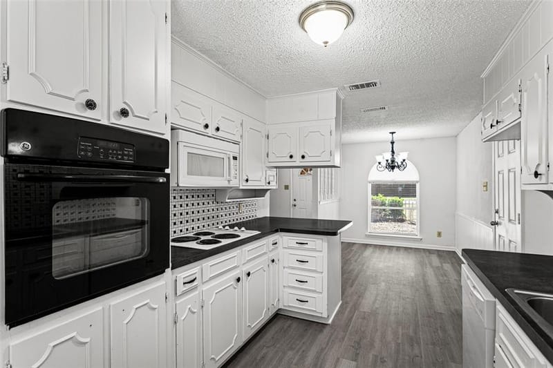 529 Georgetown Drive, Everman TX 76140 - Photo 8