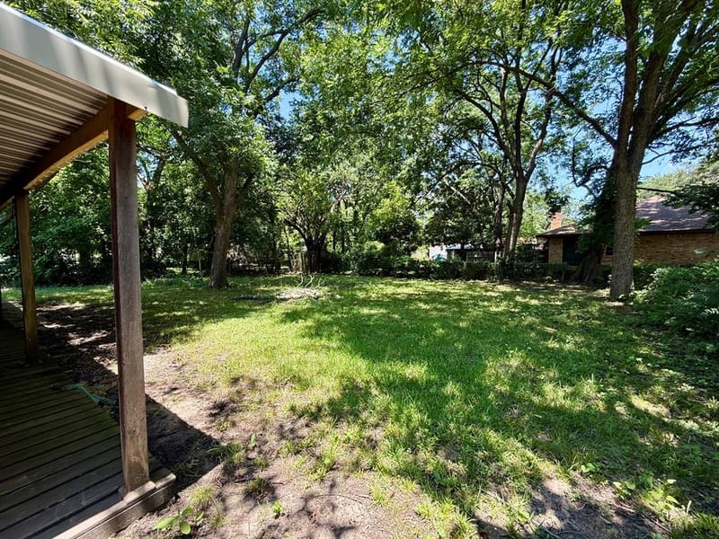 215 W Tennie Street, Gainesville TX 76240 - Photo 17