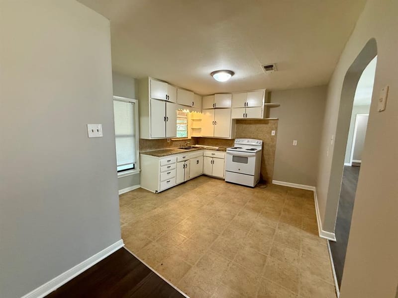 215 W Tennie Street, Gainesville TX 76240 - Photo 7