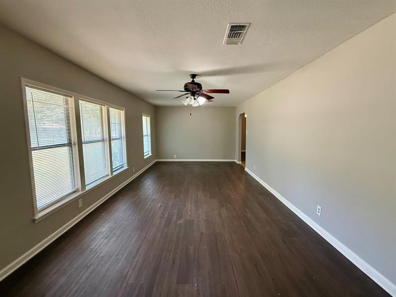 215 W Tennie Street, Gainesville TX 76240 - Photo 5