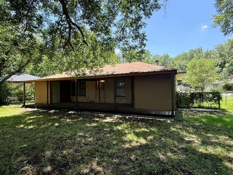 215 W Tennie Street, Gainesville TX 76240 - Photo 18