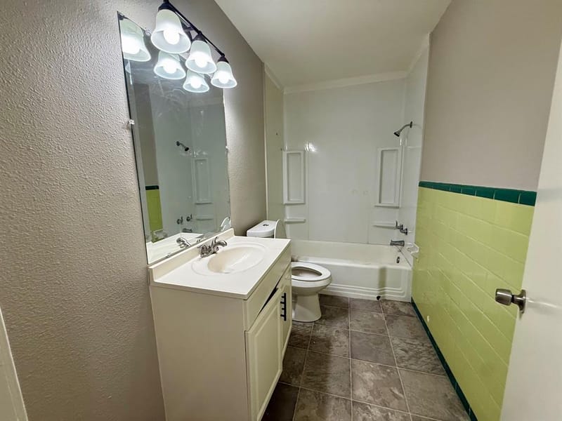 215 W Tennie Street, Gainesville TX 76240 - Photo 11