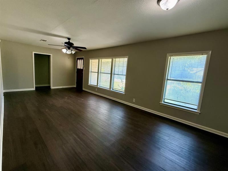 215 W Tennie Street, Gainesville TX 76240 - Photo 4