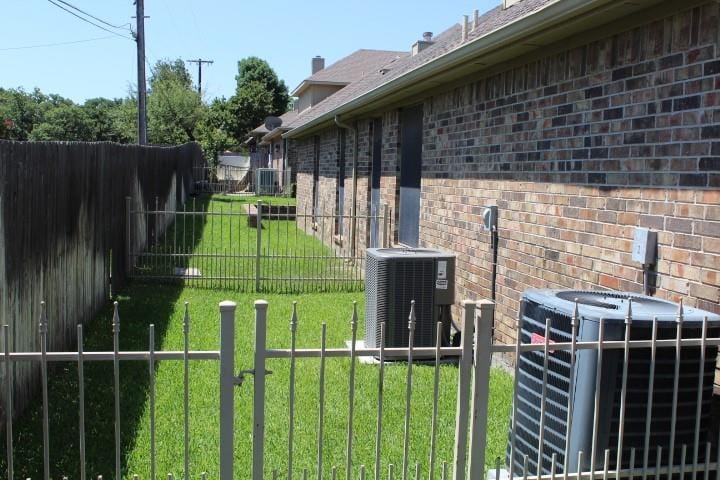 1230 Woodland Park Drive, Hurst TX 76053 - Photo 18