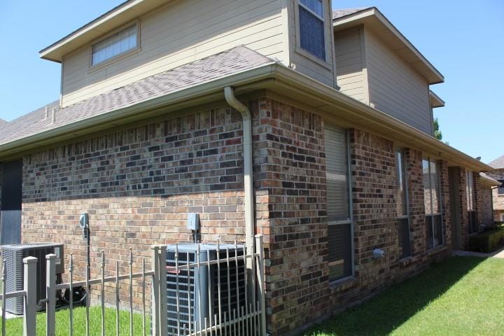 1230 Woodland Park Drive, Hurst TX 76053 - Photo 19