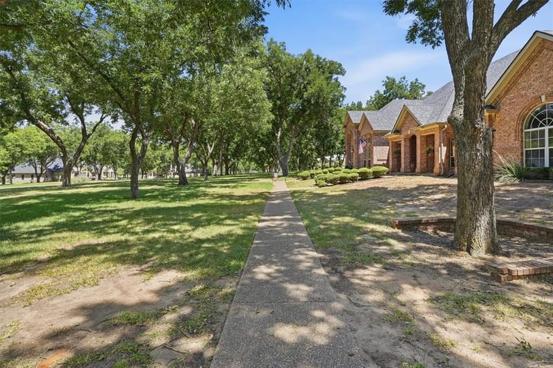 7405 Fox Fire Court, Granbury TX 76049 - Photo 5