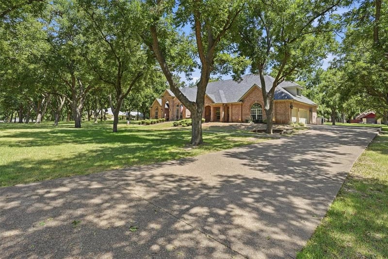7405 Fox Fire Court, Granbury TX 76049 - Photo 4