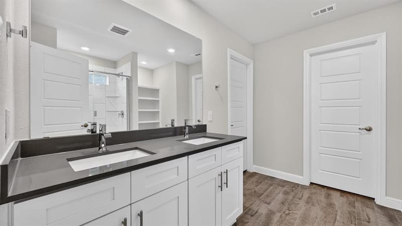 213 SANDSTONE Circle, Granbury TX 76048 - Photo 12
