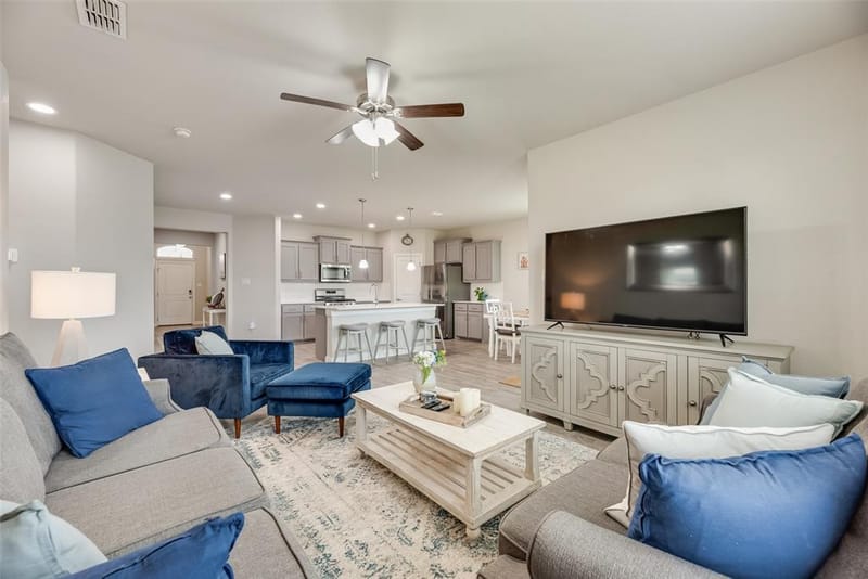 517 Frenchpark Drive, Fort Worth TX 76052 - Photo 2