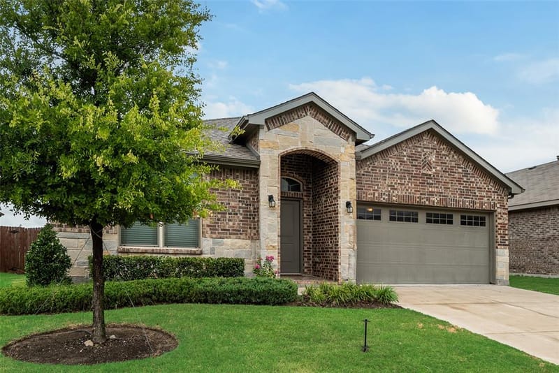 517 Frenchpark Drive, Fort Worth TX 76052 - Photo 3