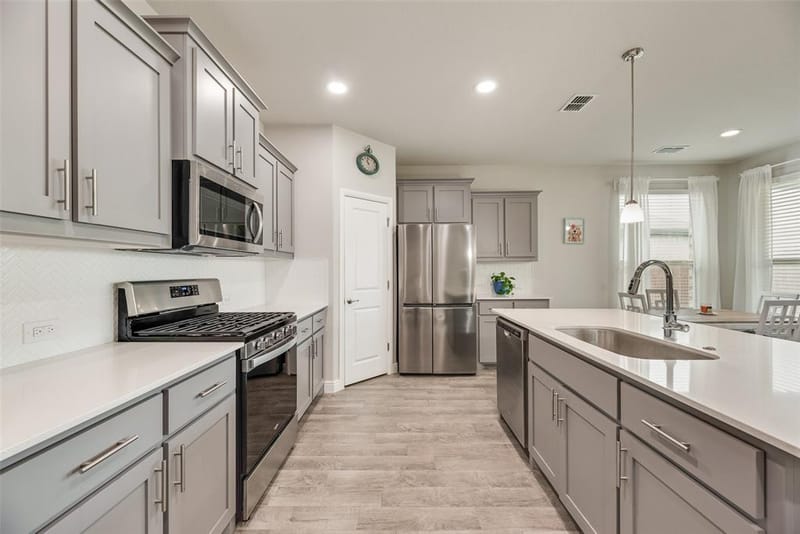 517 Frenchpark Drive, Fort Worth TX 76052 - Photo 9