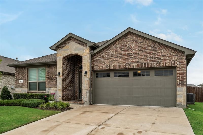 517 Frenchpark Drive, Fort Worth TX 76052 - Photo 4