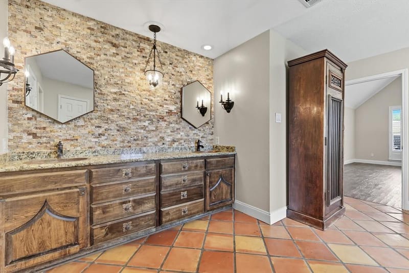 7632 Tallow Drive, Irving TX 75063 - Photo 15