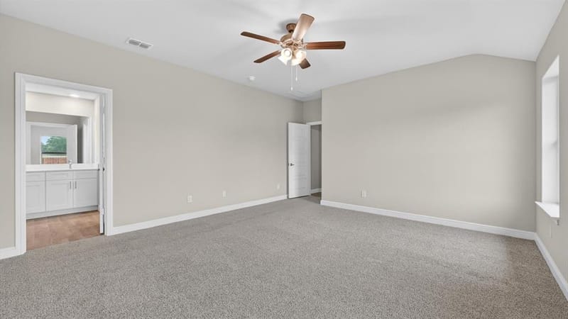 207 SANDSTONE Circle, Granbury TX 76048 - Photo 10