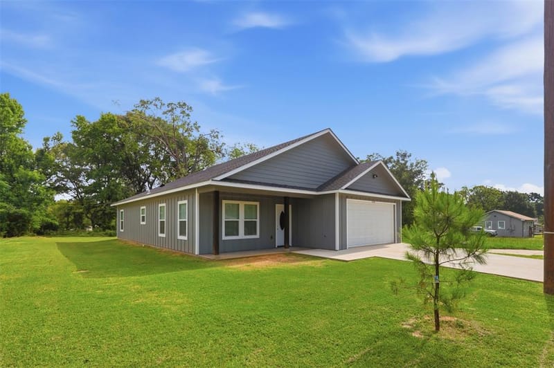 1201 E 8th St, Mount Pleasant TX 75455 - Photo 2