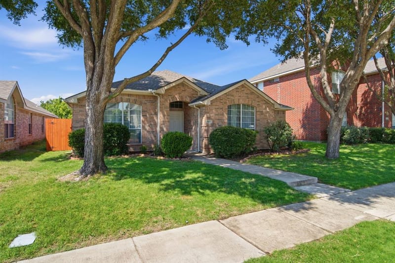 5613 Sundance Drive, The Colony TX 75056 - Photo 2