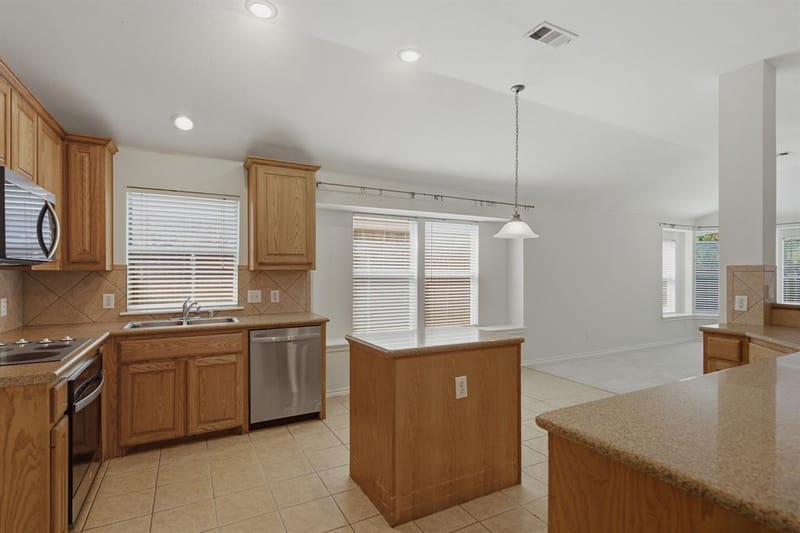 5613 Sundance Drive, The Colony TX 75056 - Photo 9