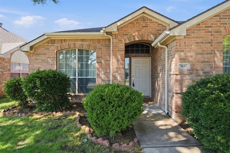 5613 Sundance Drive, The Colony TX 75056 - Photo 4