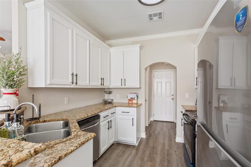 187 Ashland Drive, Woodway TX 76712 - Photo 12