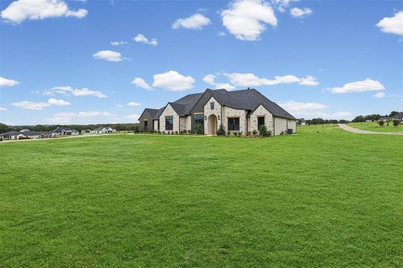 4000 Estancia Court, Weatherford TX 76088 - Photo 2