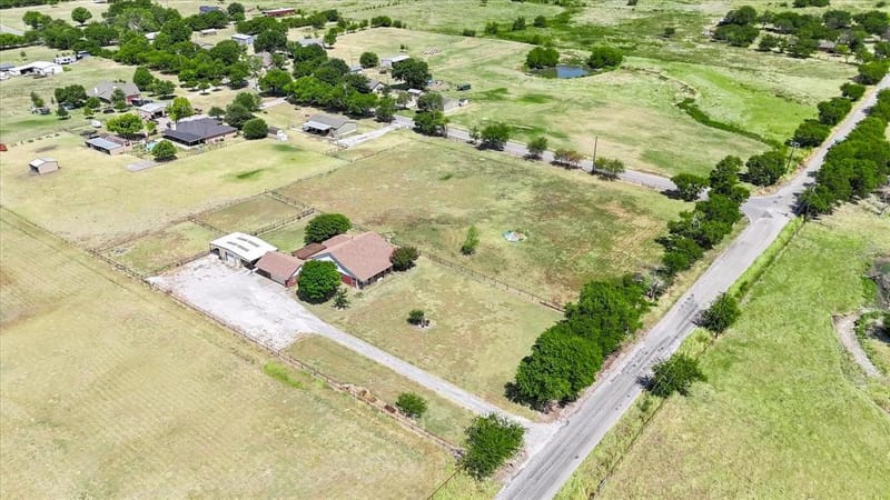 11555 Plainview Road, Krum TX 76249 - Photo 23