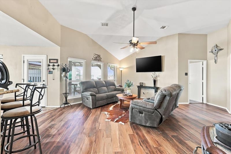 11555 Plainview Road, Krum TX 76249 - Photo 6