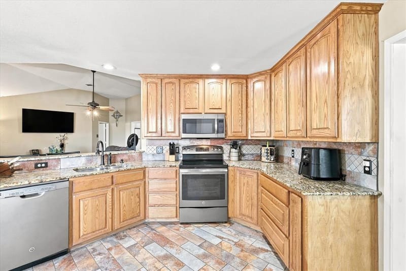 11555 Plainview Road, Krum TX 76249 - Photo 16
