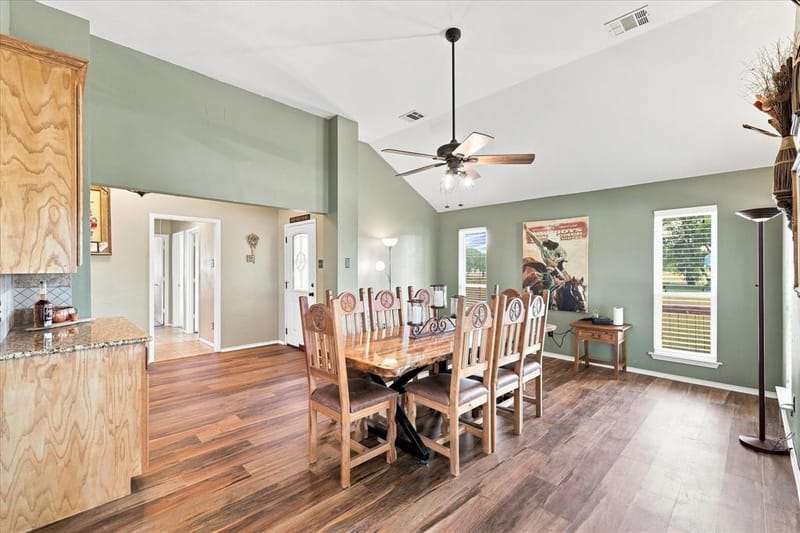 11555 Plainview Road, Krum TX 76249 - Photo 12