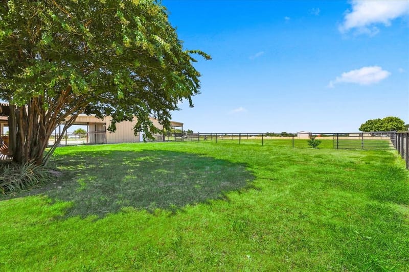 11555 Plainview Road, Krum TX 76249 - Photo 32