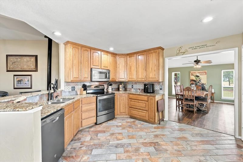 11555 Plainview Road, Krum TX 76249 - Photo 5