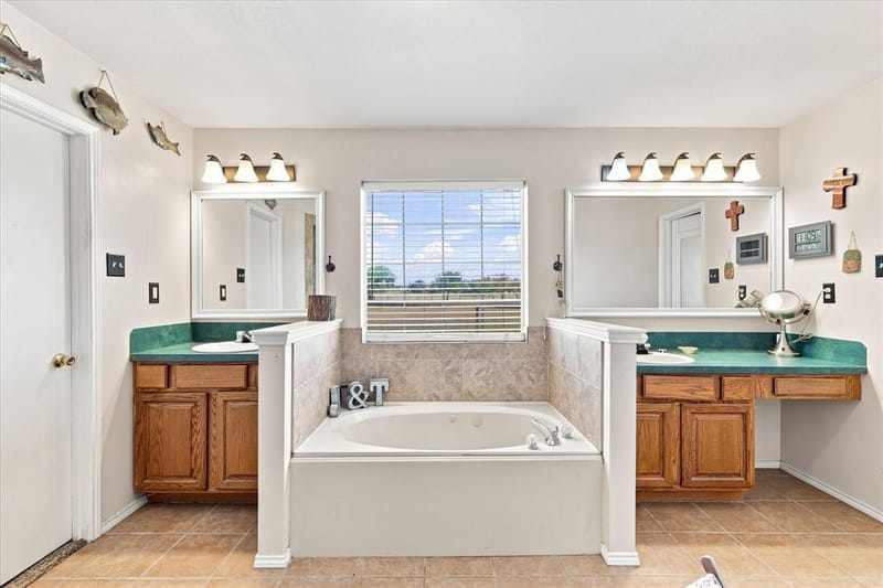 11555 Plainview Road, Krum TX 76249 - Photo 9