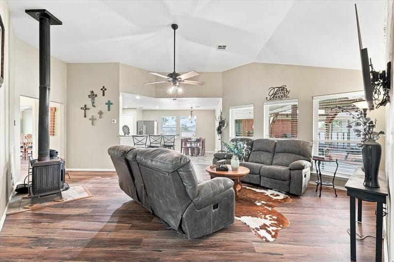 11555 Plainview Road, Krum TX 76249 - Photo 14