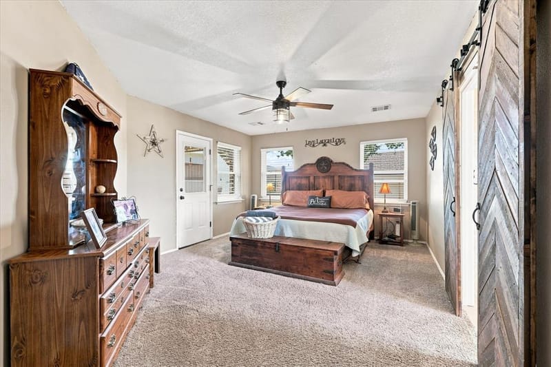 11555 Plainview Road, Krum TX 76249 - Photo 8