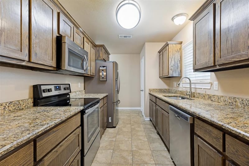 625 Park Center Boulevard, Saginaw TX 76179 - Photo 10