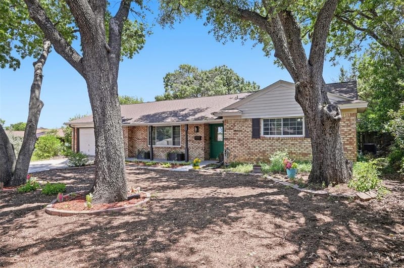 5629 Wharton Drive, Fort Worth TX 76133 - Photo 3
