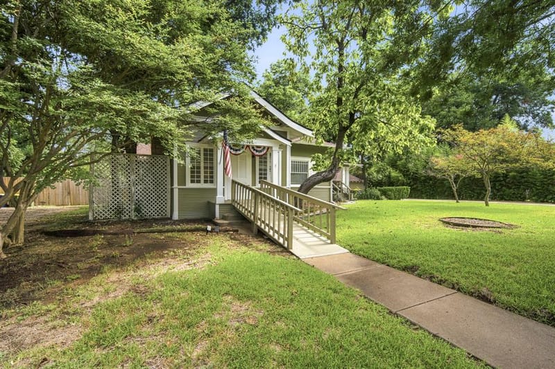 313 Corsicana Street, Hillsboro TX 76645 - Photo 2