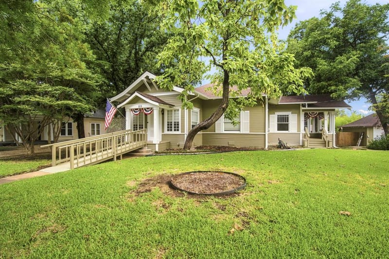 313 Corsicana Street, Hillsboro TX 76645 - Photo 3