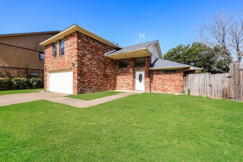 1107 Carrington Court, Irving TX 75060 - Photo 2