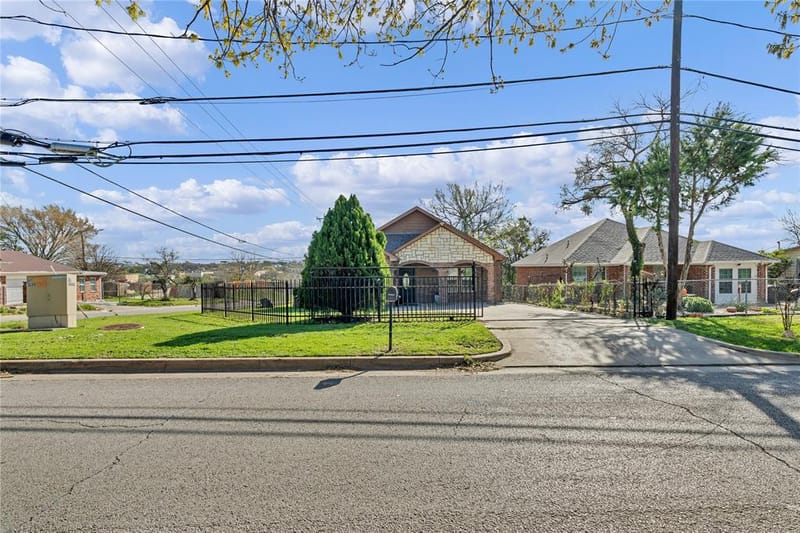 3022 Loving Avenue, Fort Worth TX 76106 - Photo 3