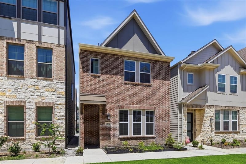 7572 Laburnam Road, Dallas TX 75228 - Photo 2