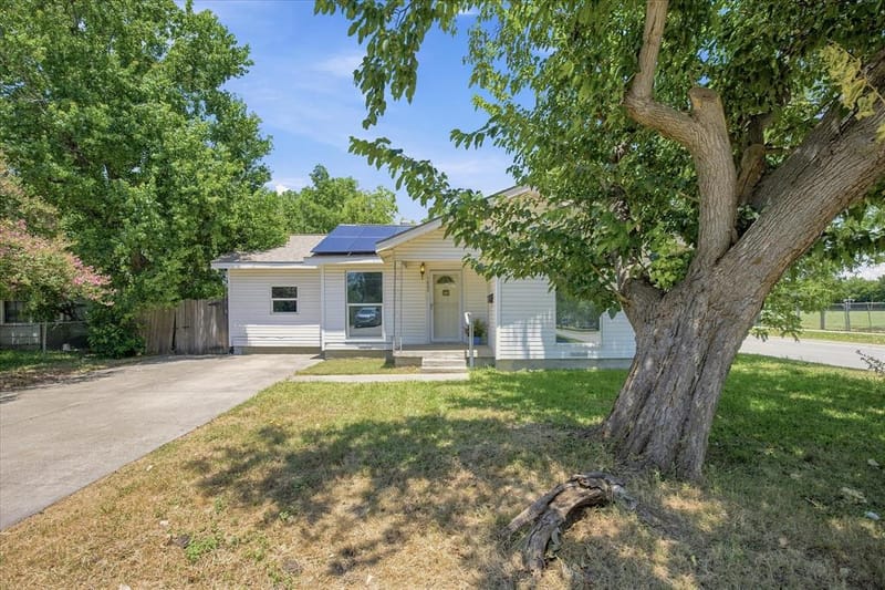 1662 Birch Street, Grand Prairie TX 75050 - Photo 2