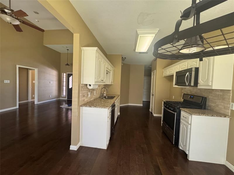 1403 Hickory Drive, Pilot Point TX 76258 - Photo 9